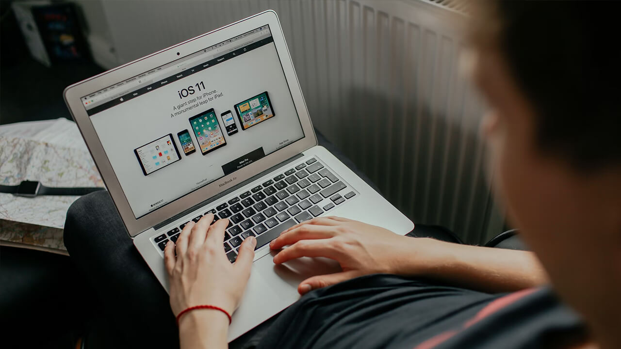 Comparing Online and Traditional University Programs